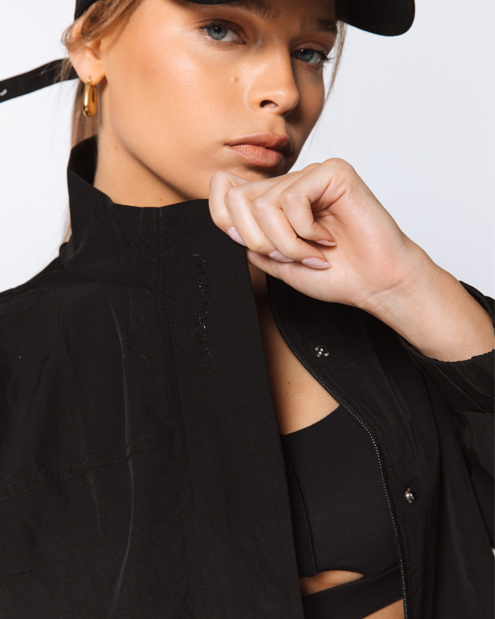 Cropped Lightweight Spray - Black